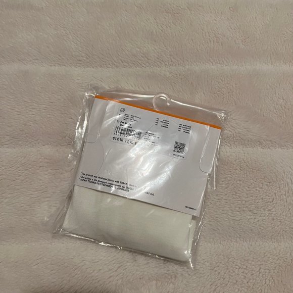 Uniqlo HEATTECH Scoop Neck T-Shirt (long sleeve) - Picture 3 of 3